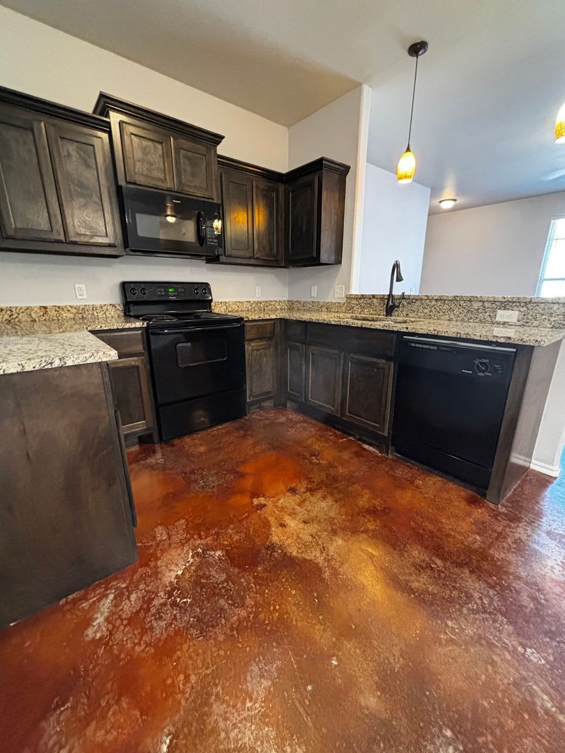 3 br 2 ba duplex with 2 car garage! – photo 4