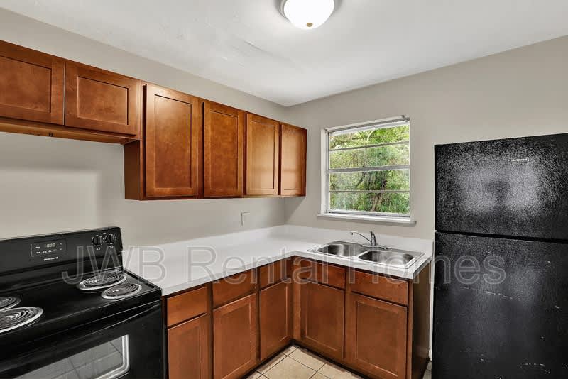 4630 Effingham Rd – photo 2