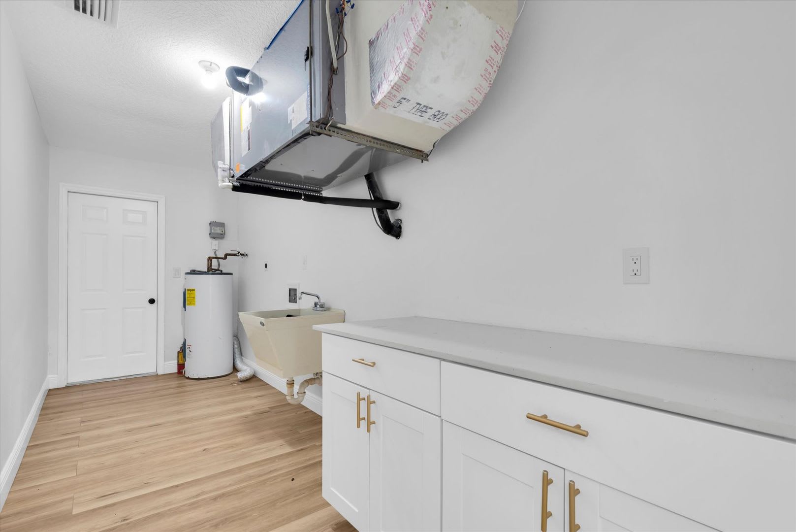 3 Bedroom in Palmetto Available Now! – photo 3