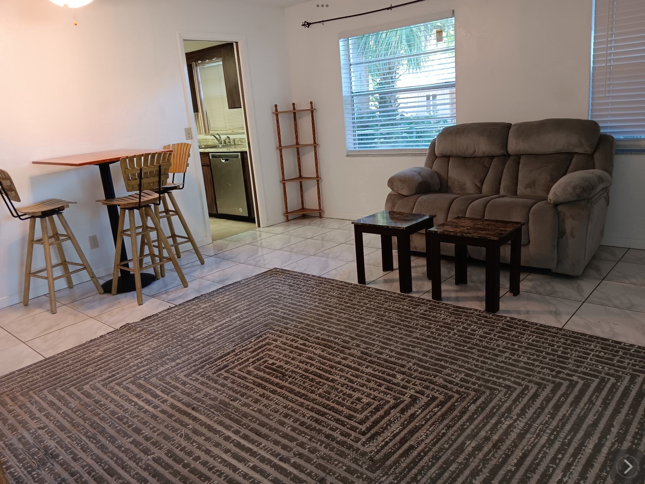 137 White St – photo 4
