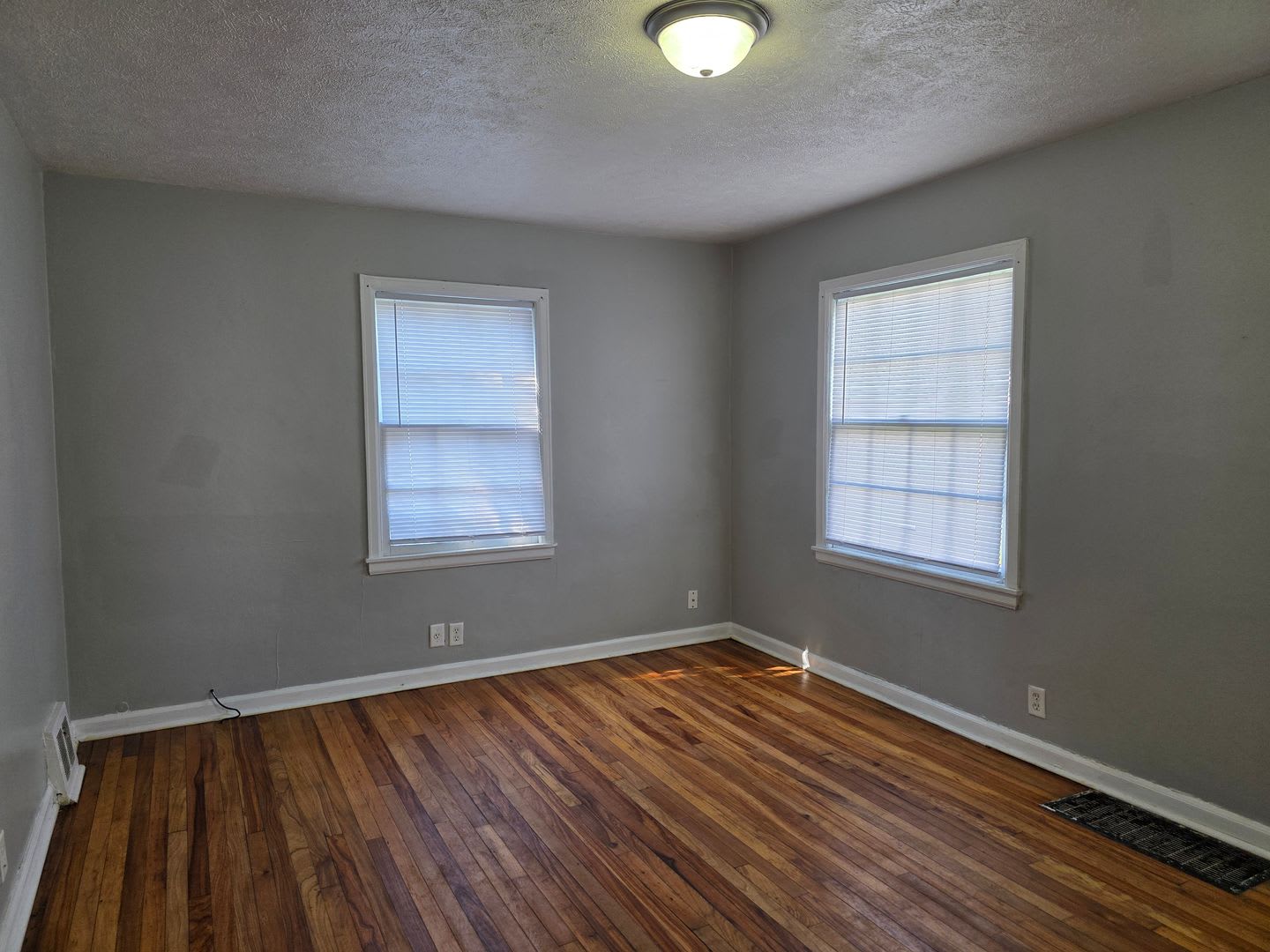 Updated 2-Bedroom, 1-Bathroom Home with Basement – $1,100/Month – photo 4
