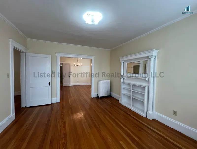 142 Washington St – photo 4