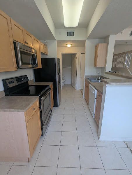 11030 Legacy Drive – photo 4
