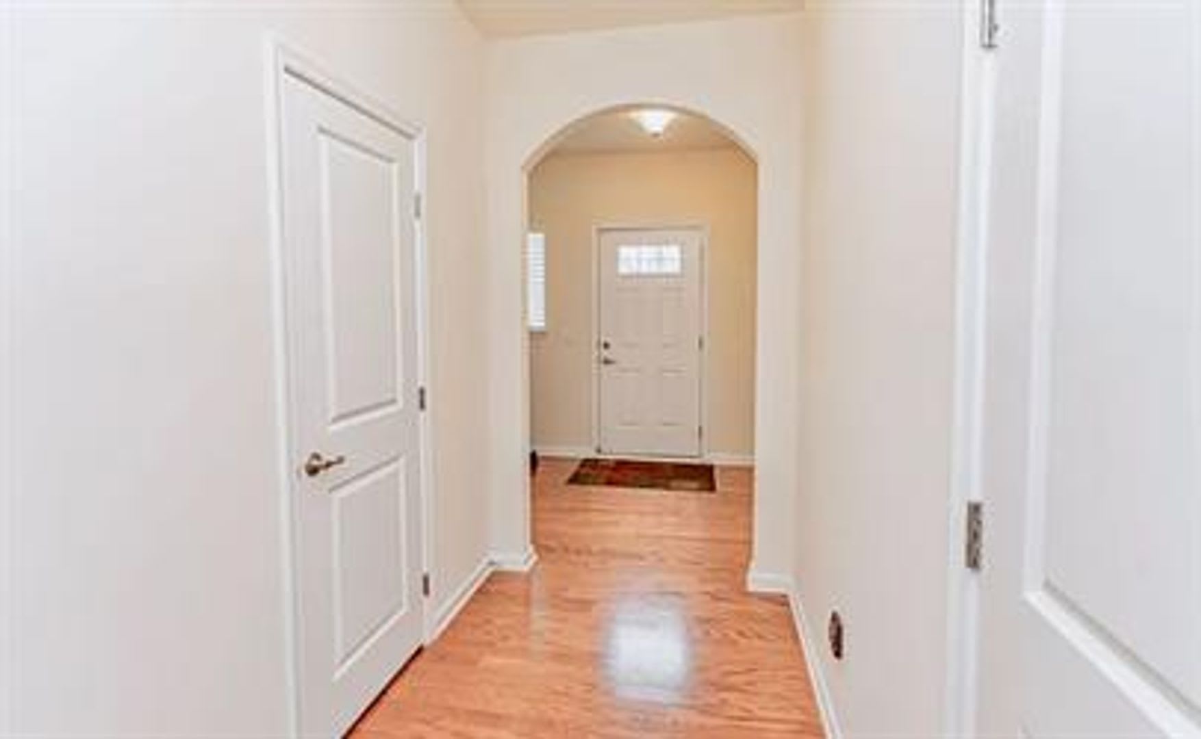 Spacious 3 Bedroom Townhome – photo 5