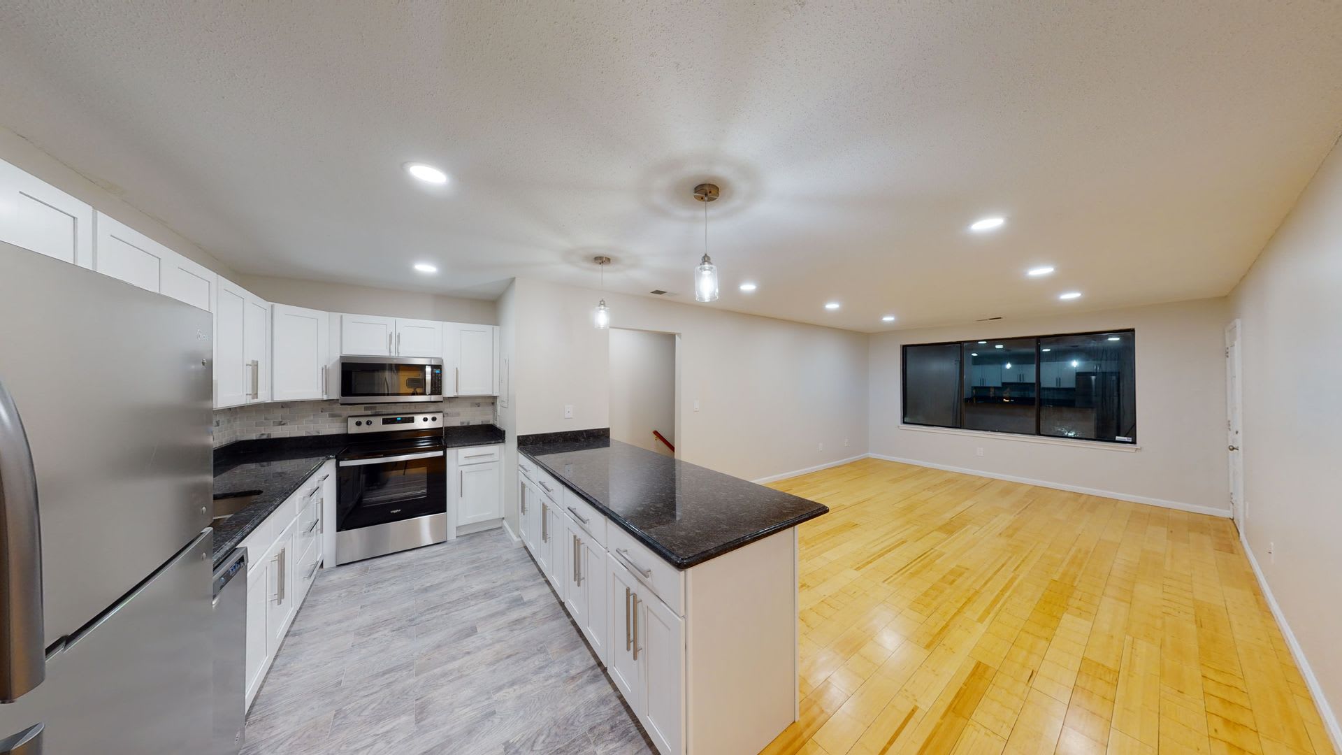 Spacious 2 Bedroom Condo With 2 Bathrooms – photo 1