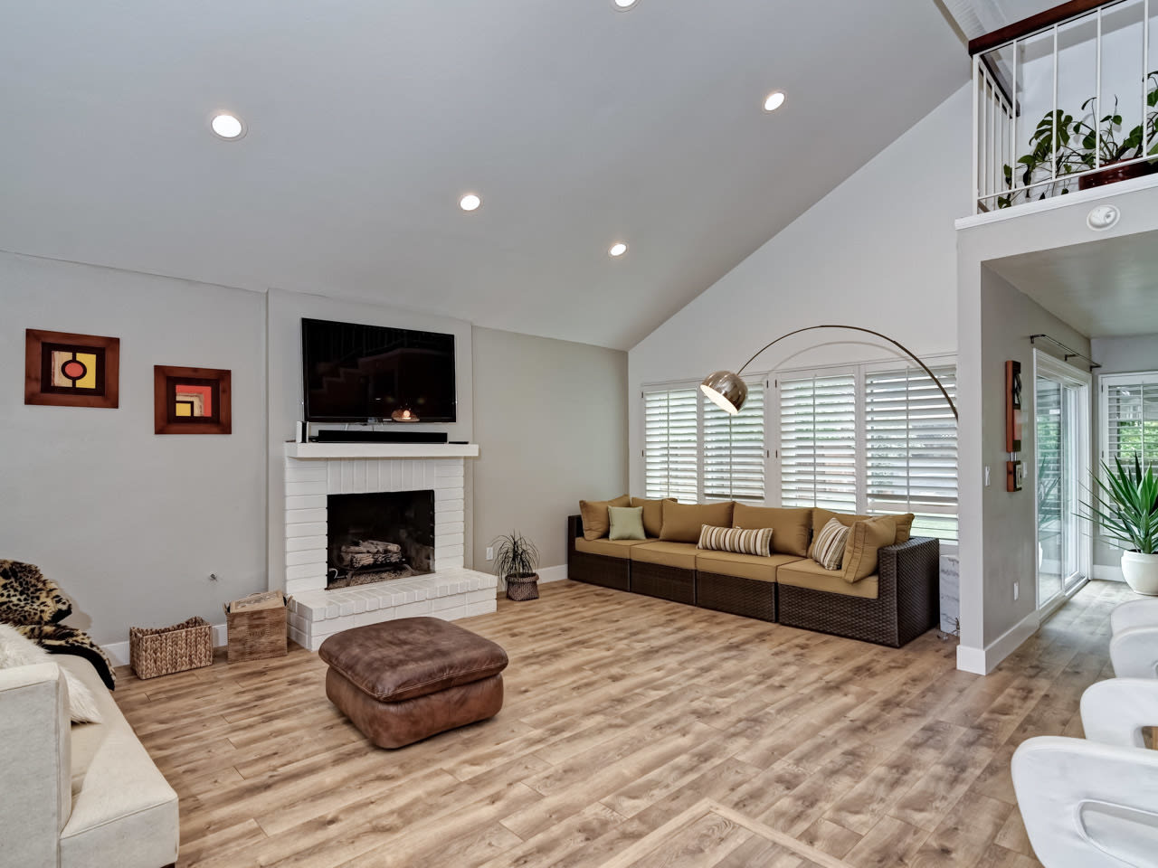 Luxury Home With Many Recent Upgrades On Quiet Residential Cul-De Sac – photo 4
