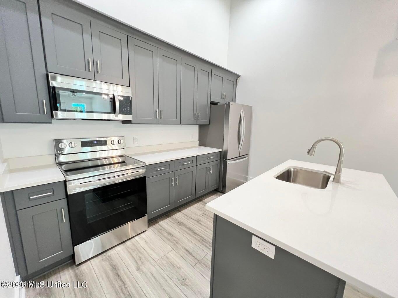 300 Seminary Drive – photo 2