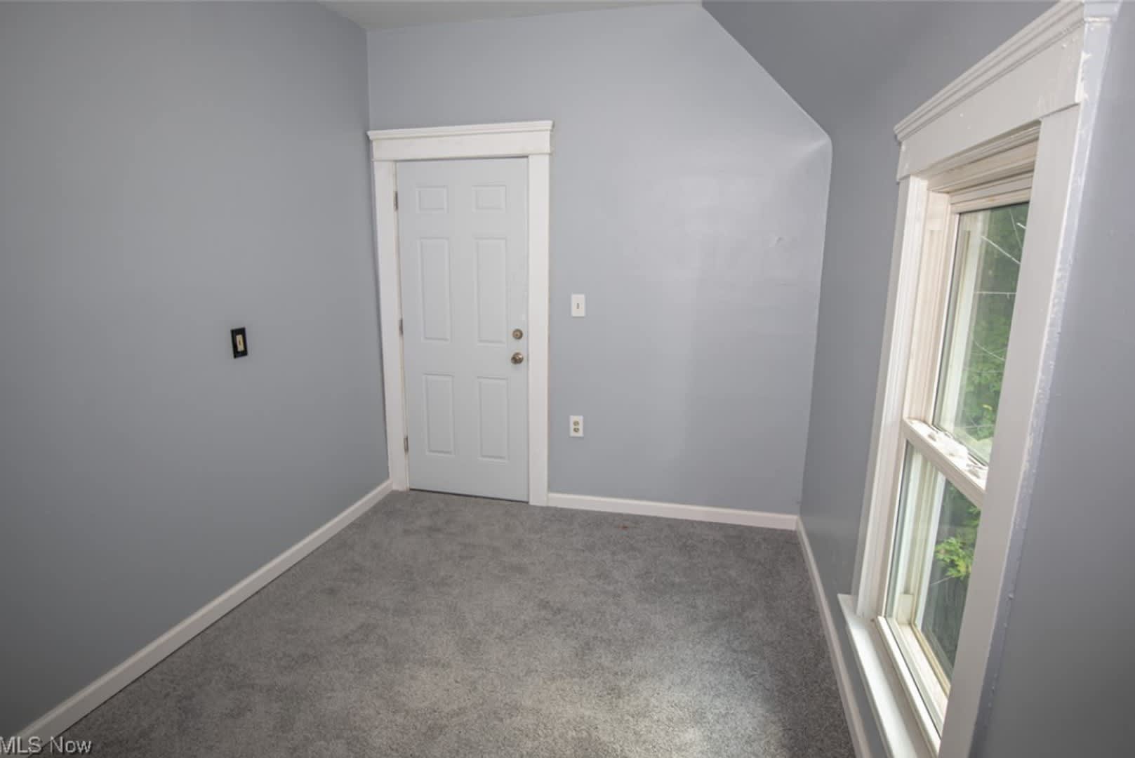 Newly Renovated 4BR/2BA – photo 4