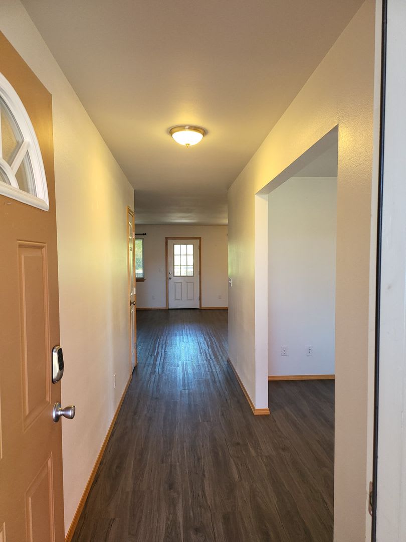 3 Bedroom 2.5 Bathroom in Napavine – photo 3