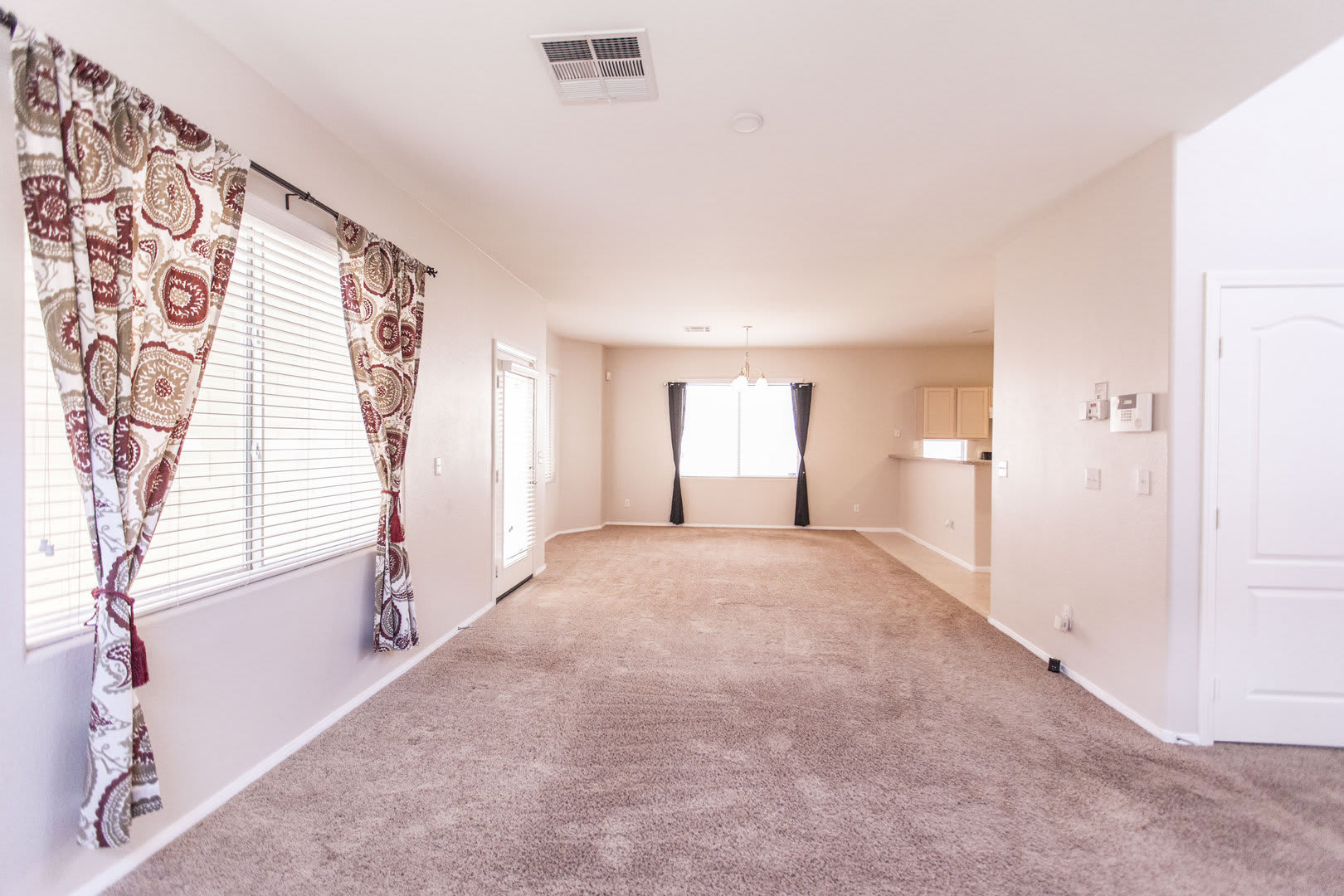 Blue Diamond & Decatur Gated community – photo 5