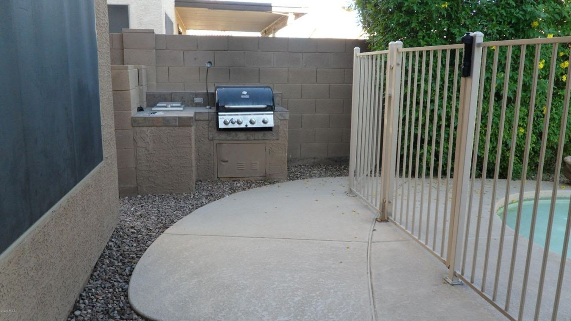 Large 5 Bedroom with Sparkling Pool North Peoria! – photo 4