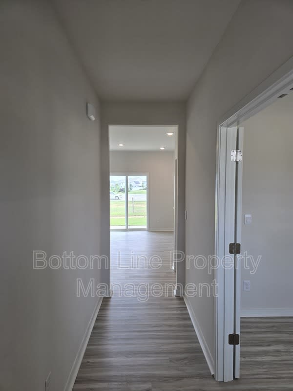 549 Blackpool Ct – photo 4