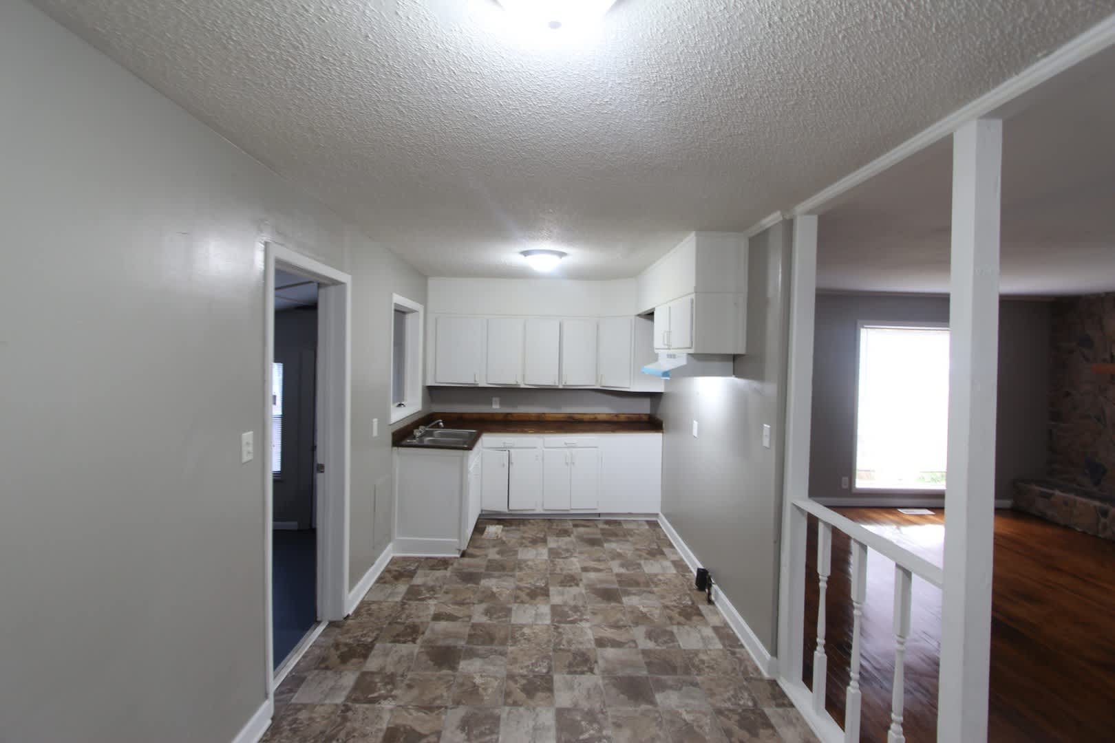 New On The Market 3 Bedroom 1 Bath Large Den Get To It Fast – photo 5