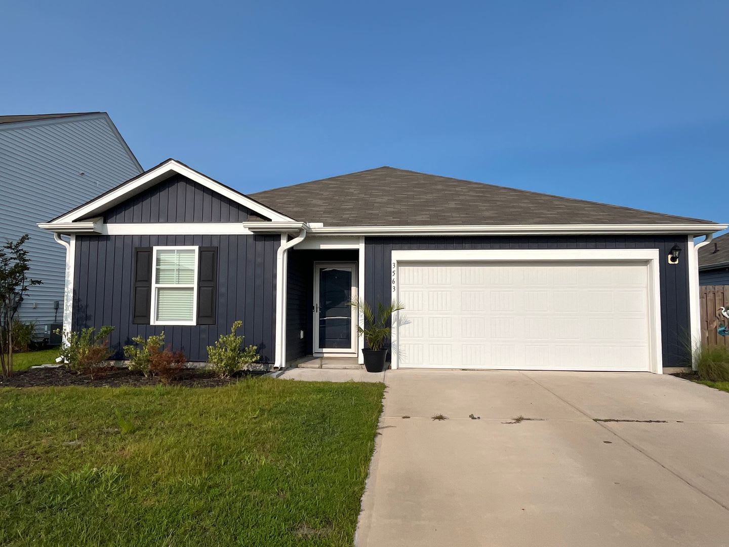 Discover a well-appointed 3-bedroom, 2-bath home in Leland, NC – photo 2
