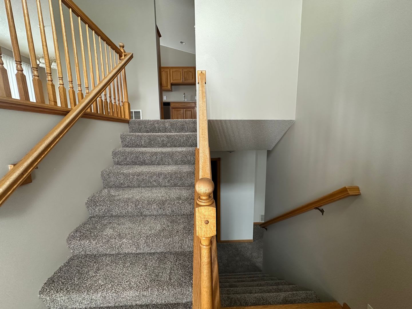 Comfortable 3-Bedroom with Garage &amp; Fenced Yard for Rent – photo 2