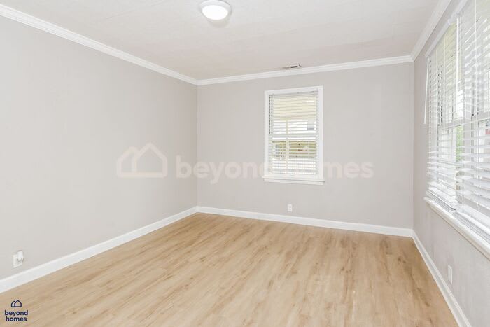 935 James Avenue – photo 4