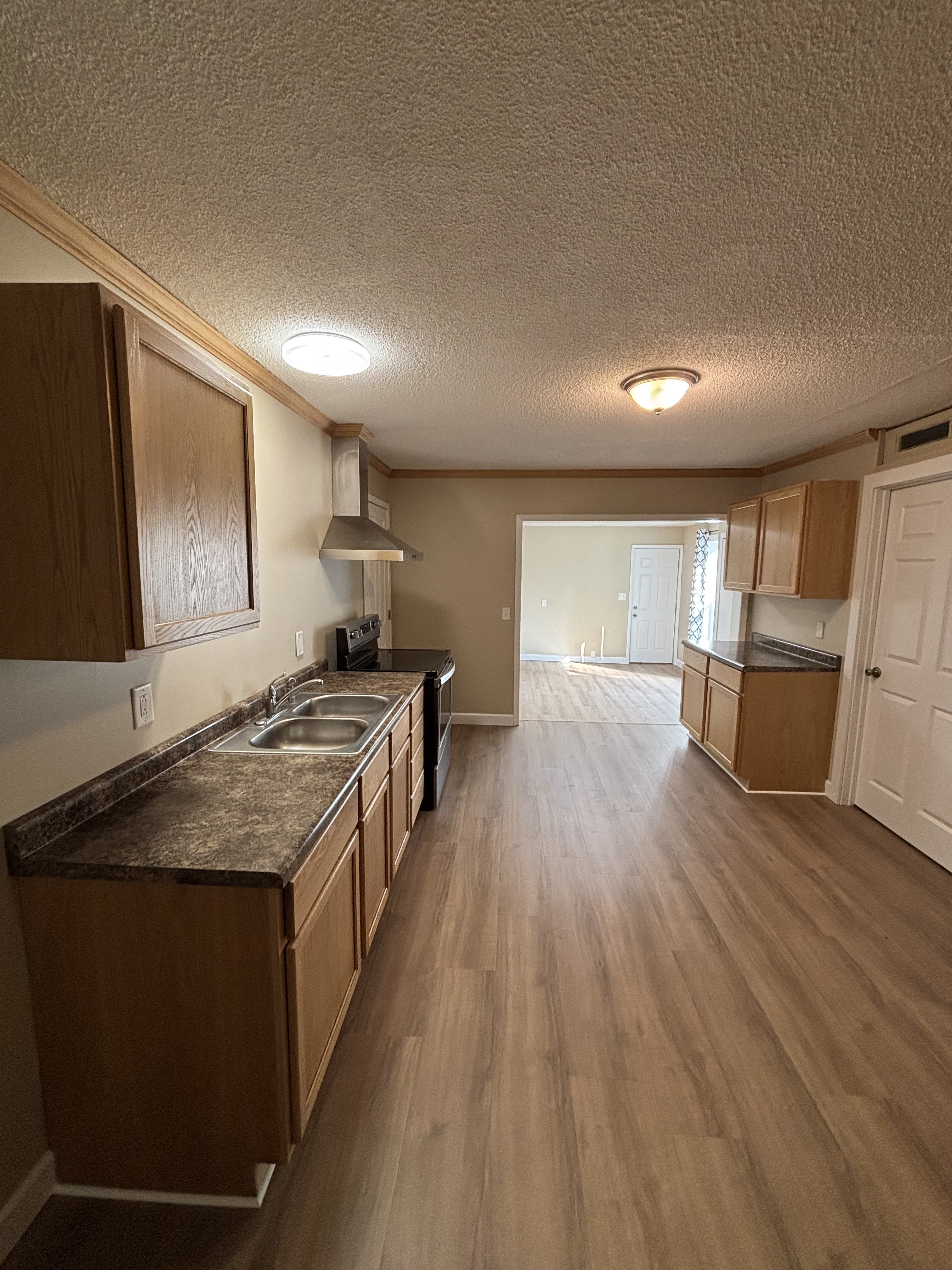 221 Court Avenue North – photo 3