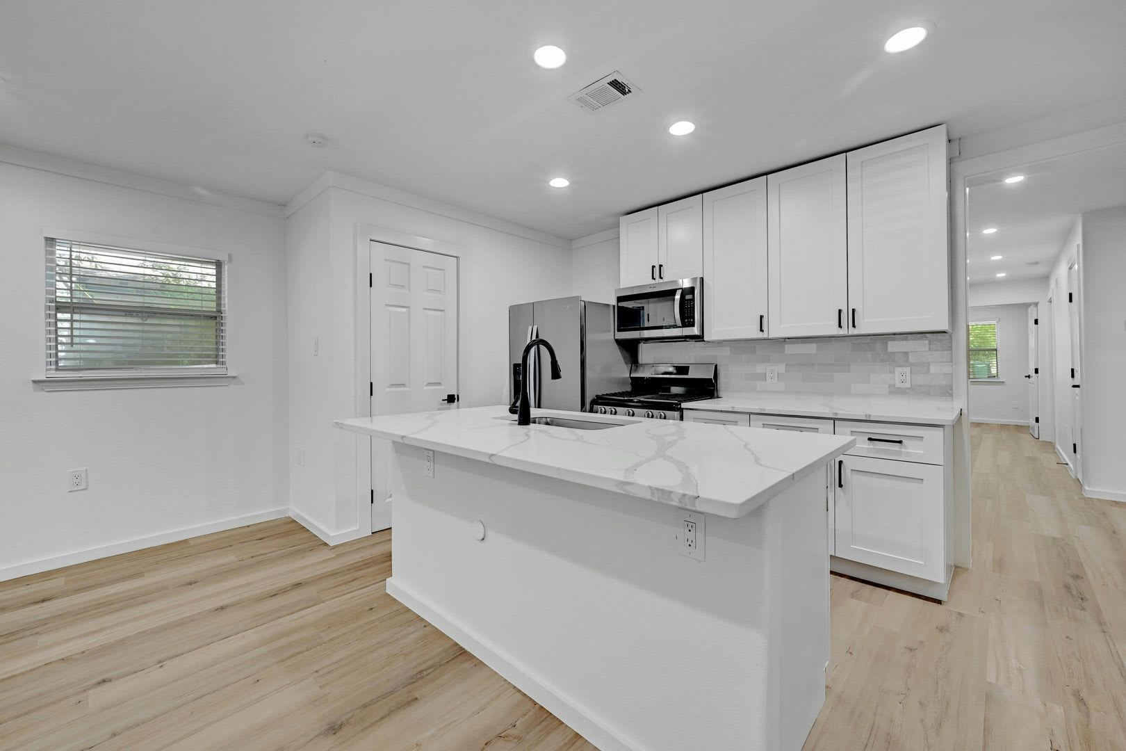Top Of The Line 6 Bed In West Campus 1913 – photo 4