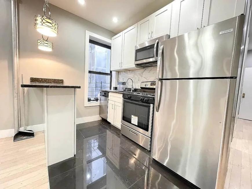 4308 Broadway – photo 1