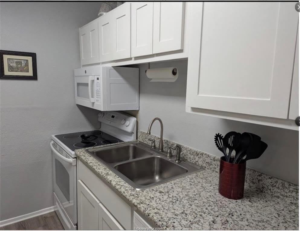 1901 Holleman Drive – photo 3