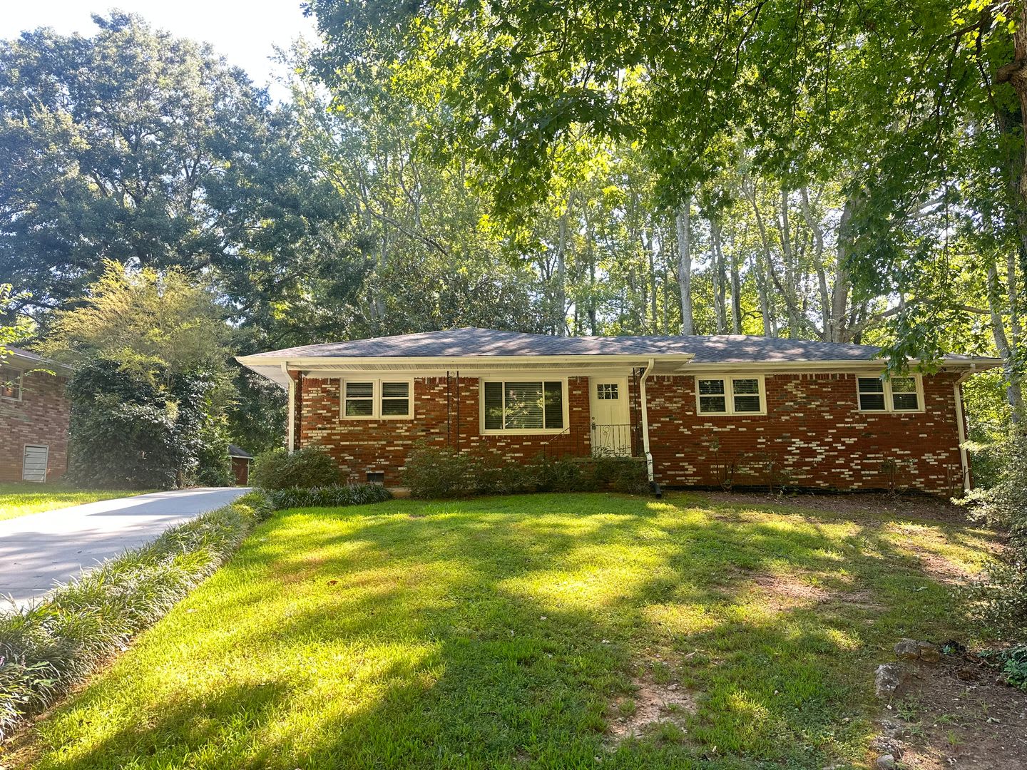 Wonderful 3 Bedroom 2 Bathroom Ranch Style Home! – photo 1