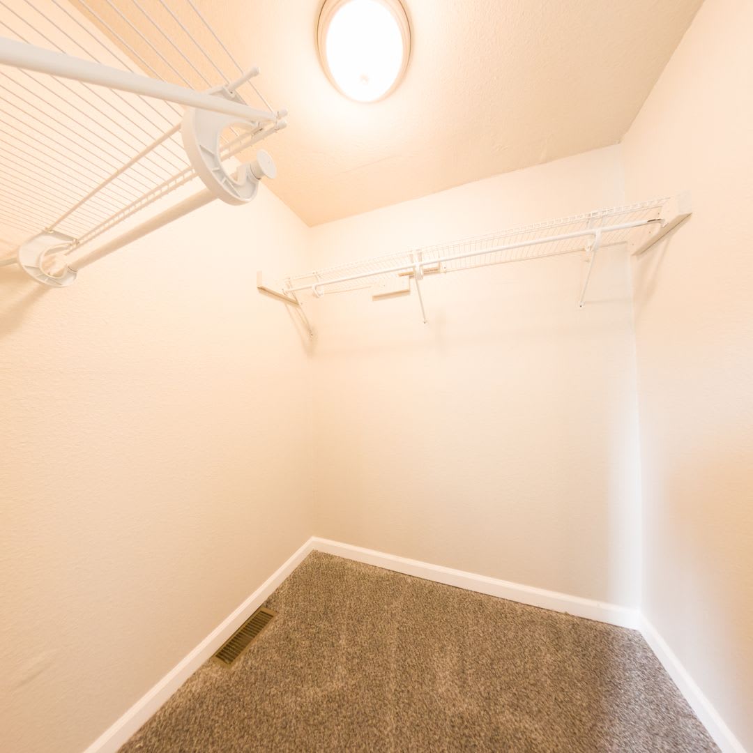 3 Bedroom 2 Stall Detached Garage Fairgrounds – photo 3