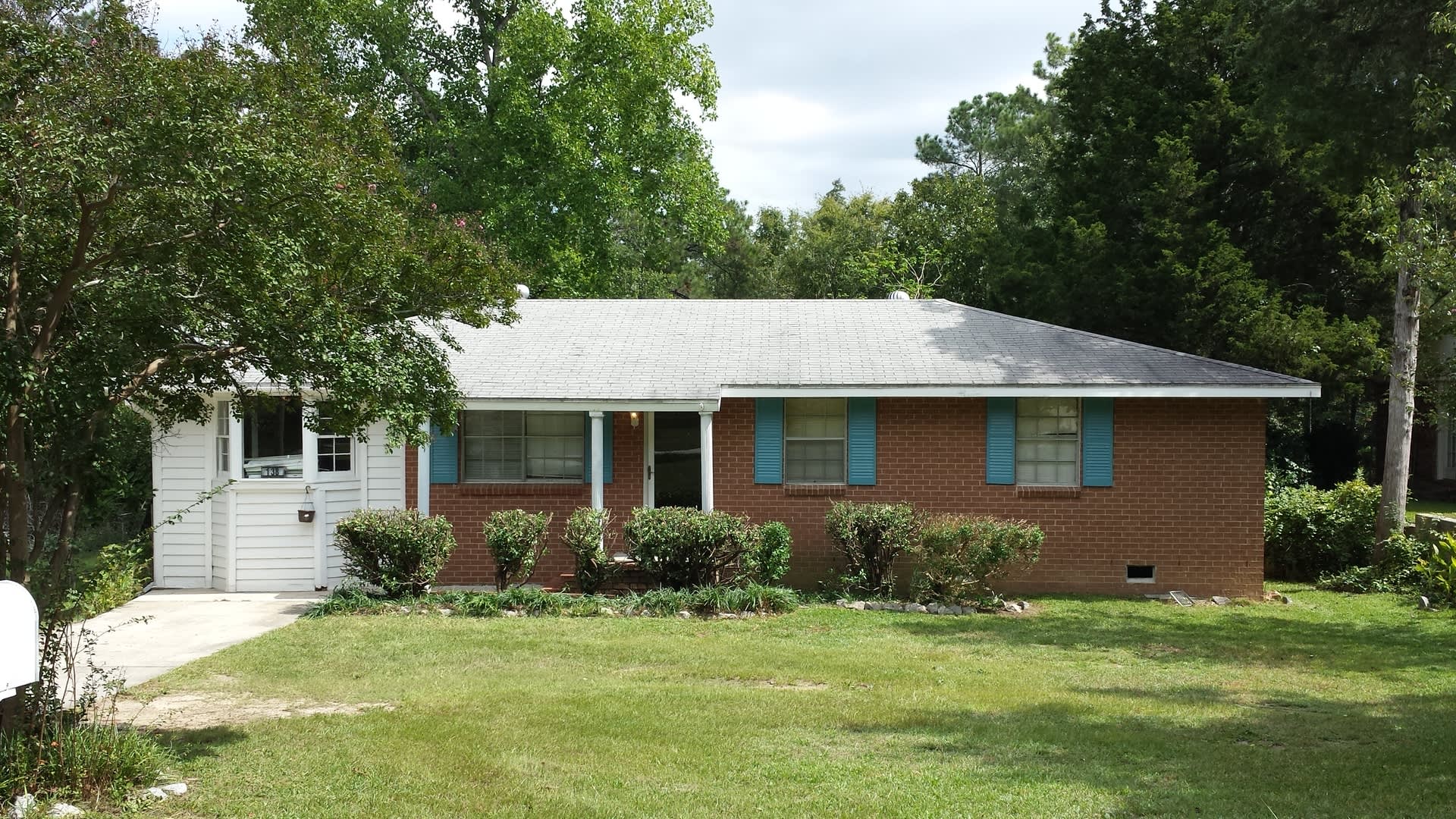 138 Hickory dr 4B/1.5Bath Martinez w large fenced in yard. – photo 1