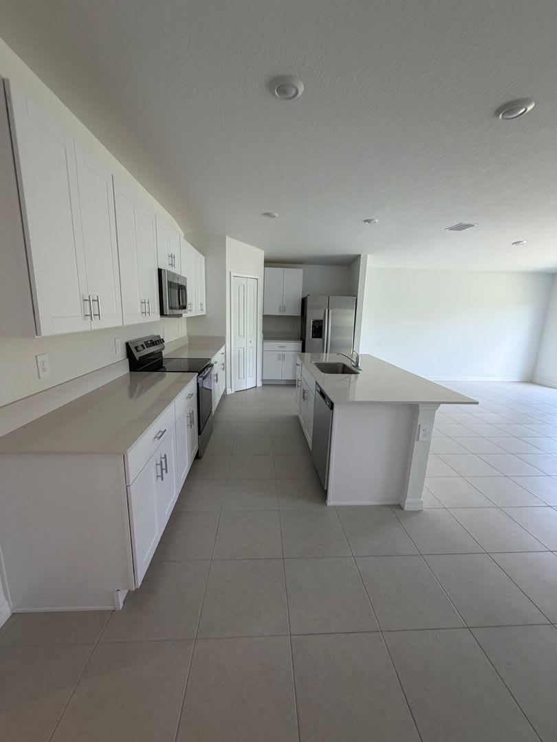 Brand new!!!! 4 Bedroom 3 Bathroom with Den!!! – photo 4