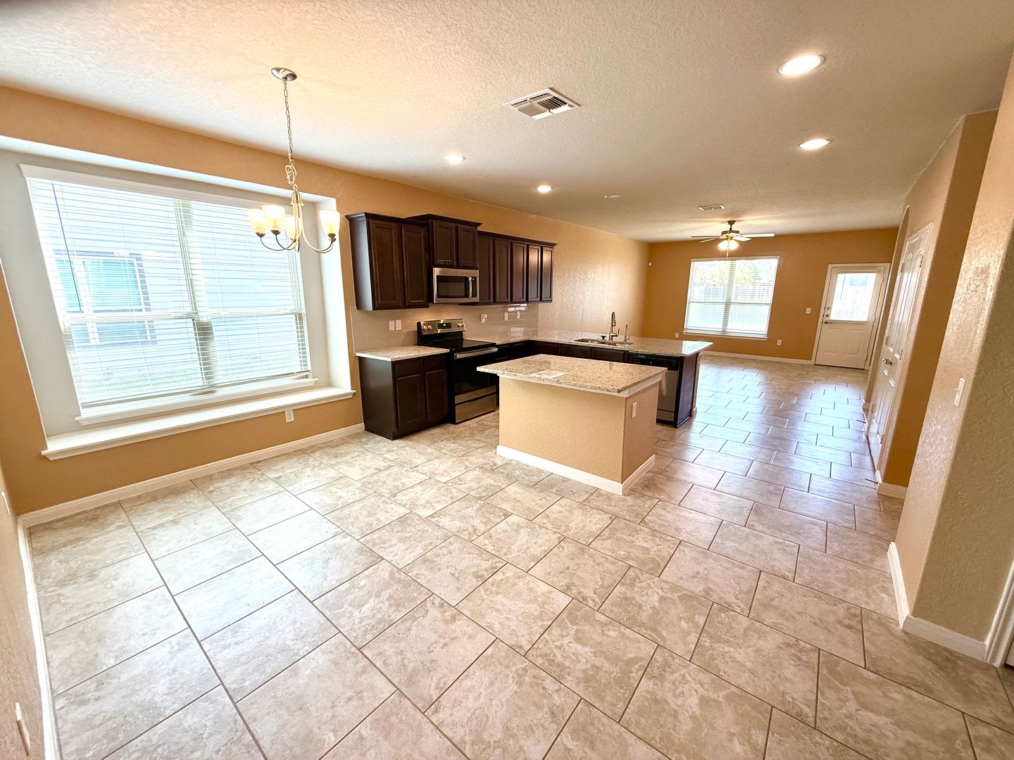 *MOVE IN SPECIAL* Spacious 4-Bedroom Single-Story Home with Modern Features & Open Living – photo 3