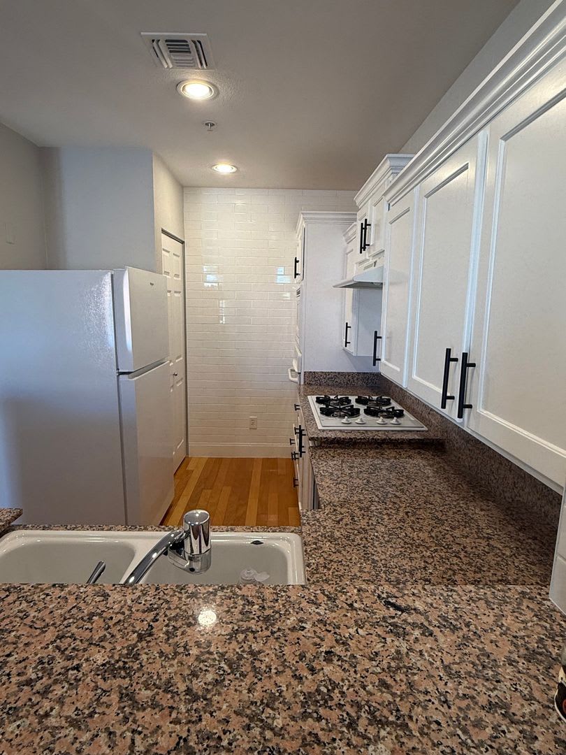 Charming Renovated 1BR Condo in Las Vegas with Garage UTILITIES INCLUDED – photo 2