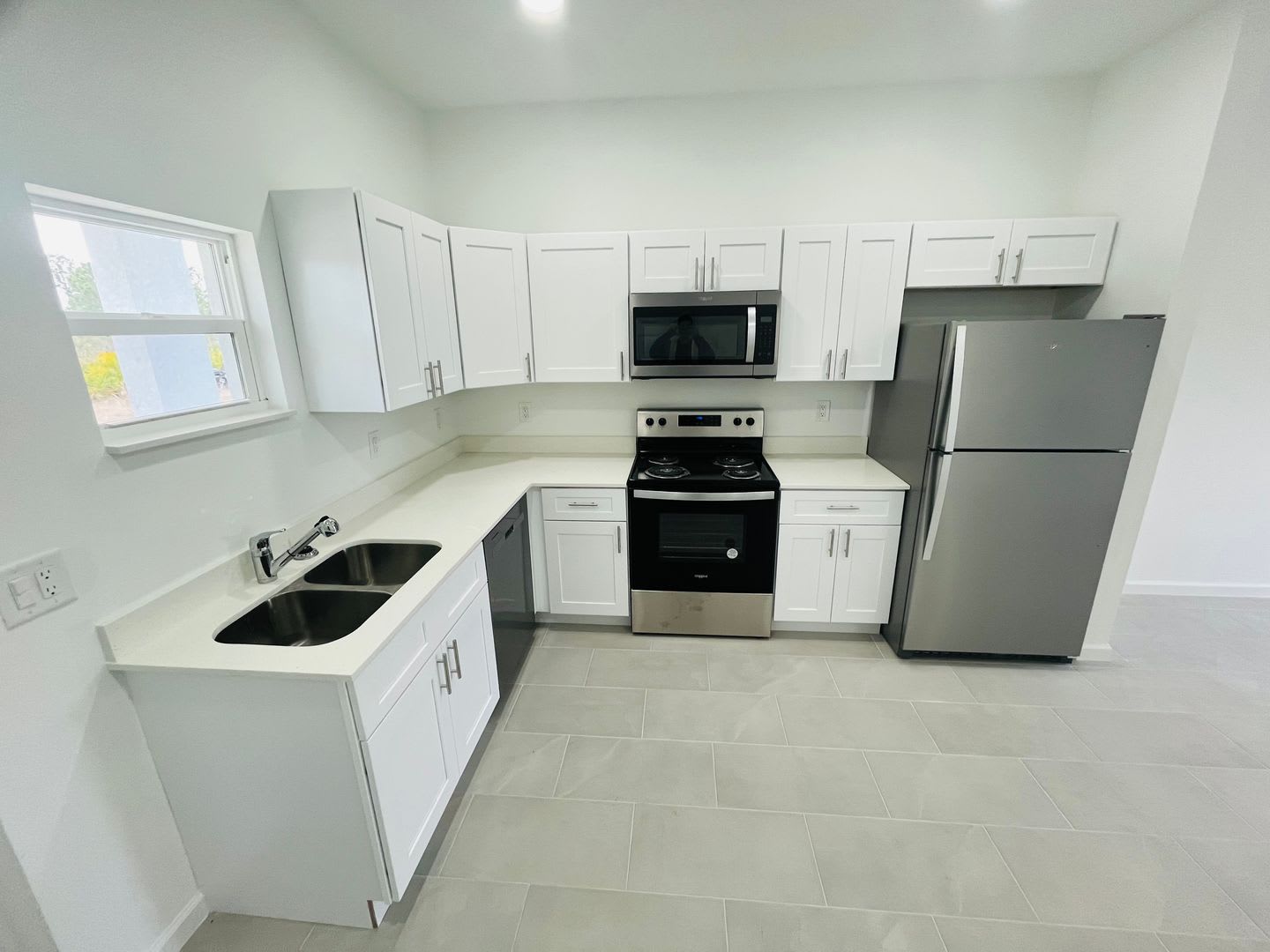 Bright & Modern 2 Bed-1 Bath Pet-Friendly Home in desirable Alva, FL! – photo 5