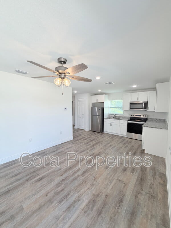 403 E Pearl St – photo 2