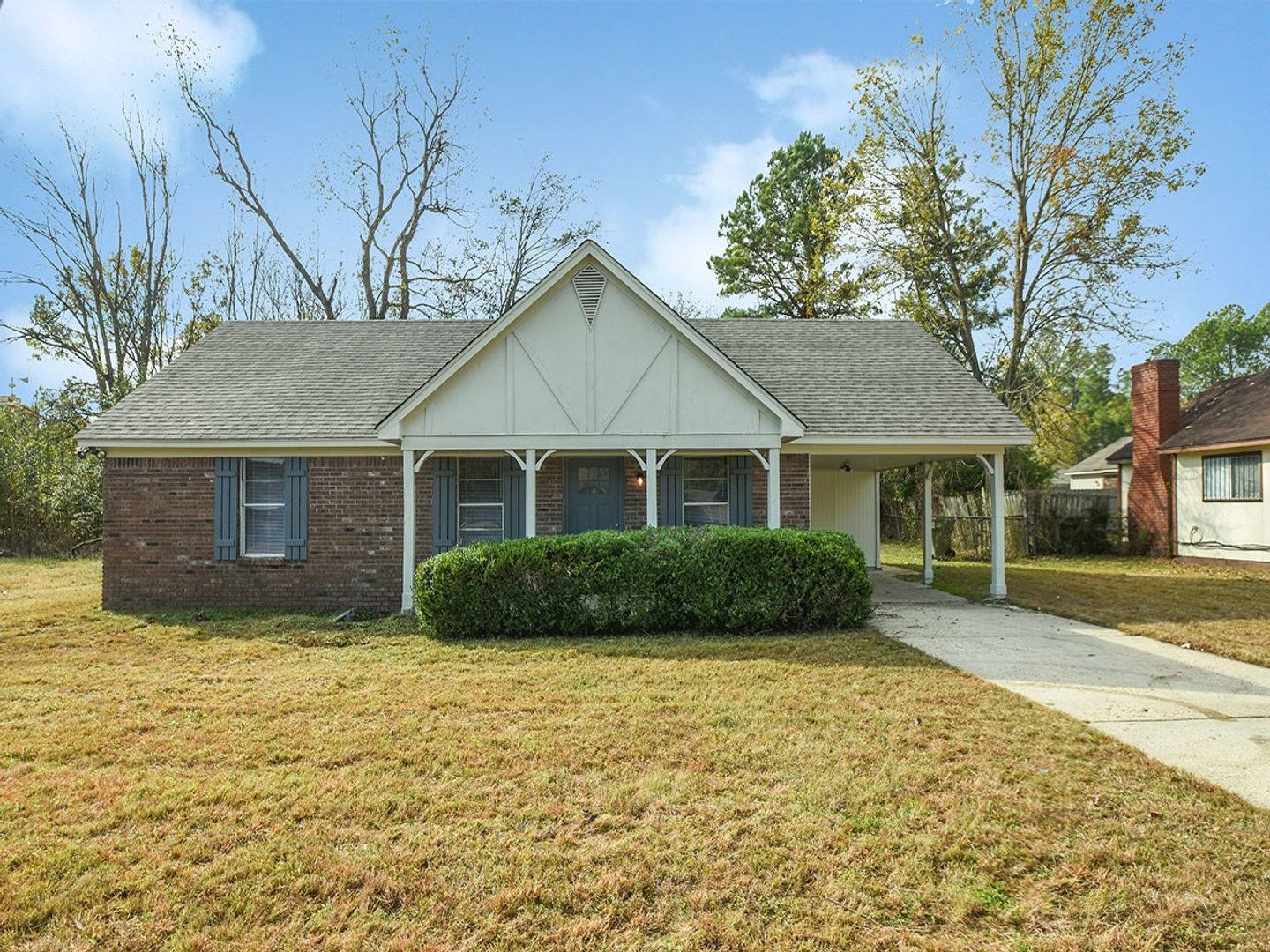 Fully updated 3 bed, 1.5 bath home with wonderful curb appeal north of Memphis. – photo 1