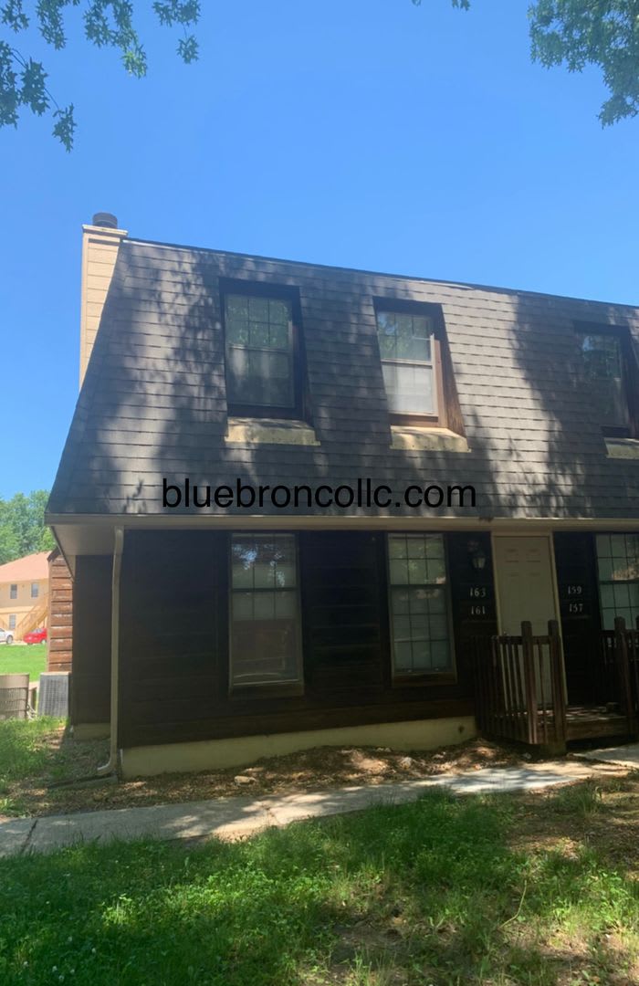 Spacious 1 bedroom second floor apartment for great price – photo 1