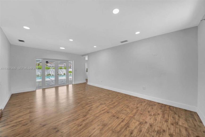 15010 NE 7th Ave – photo 4