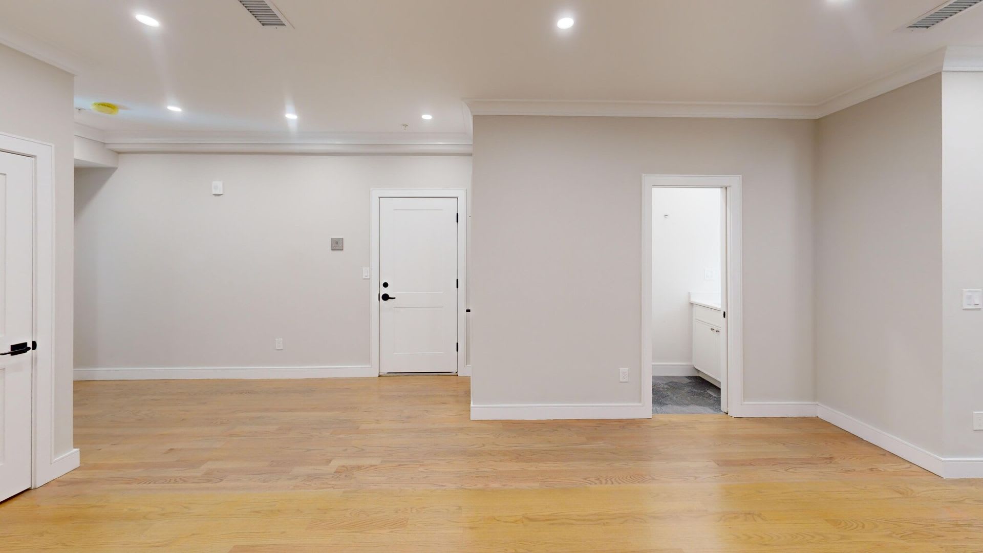 1K Rebate W Rental Lux Apt W 2 Baths Xl Rooms In Theater District Laundry In Unit – photo 4