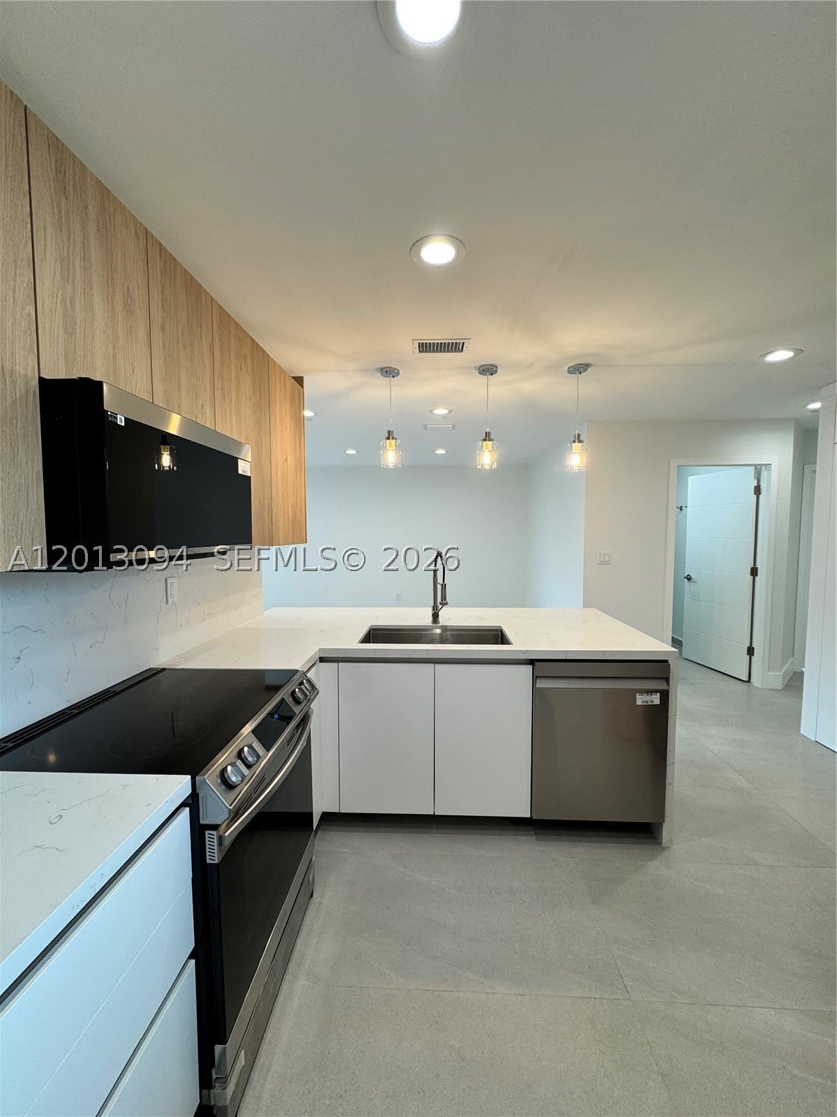 4708 NW 114th Ave – photo 2