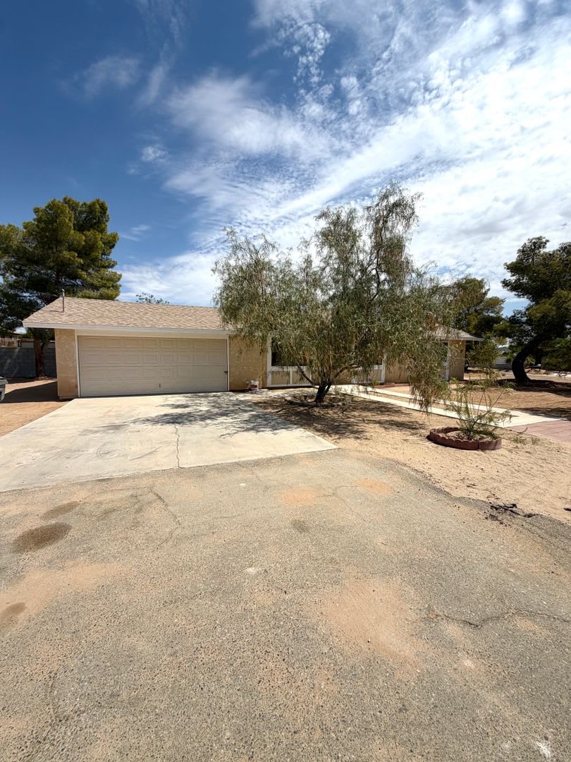 Inviting 3 Bedroom 2 Bathroom Home Move In Special – photo 2