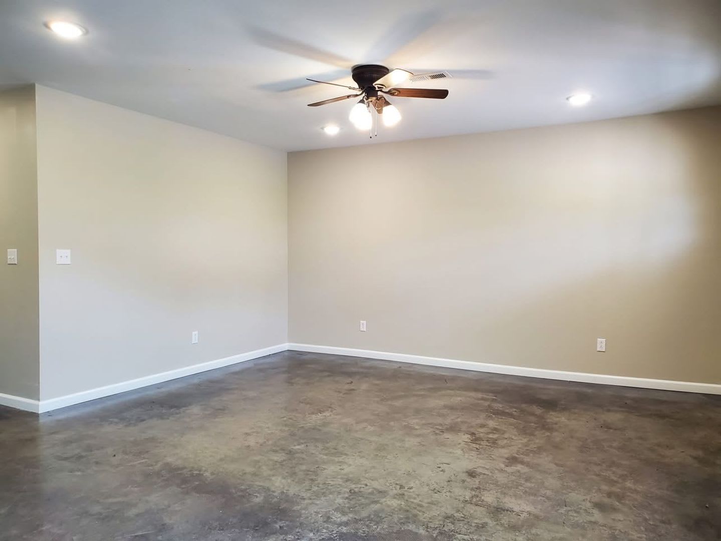 3 bedroom 1 bath House located in Jackson, MO – photo 4