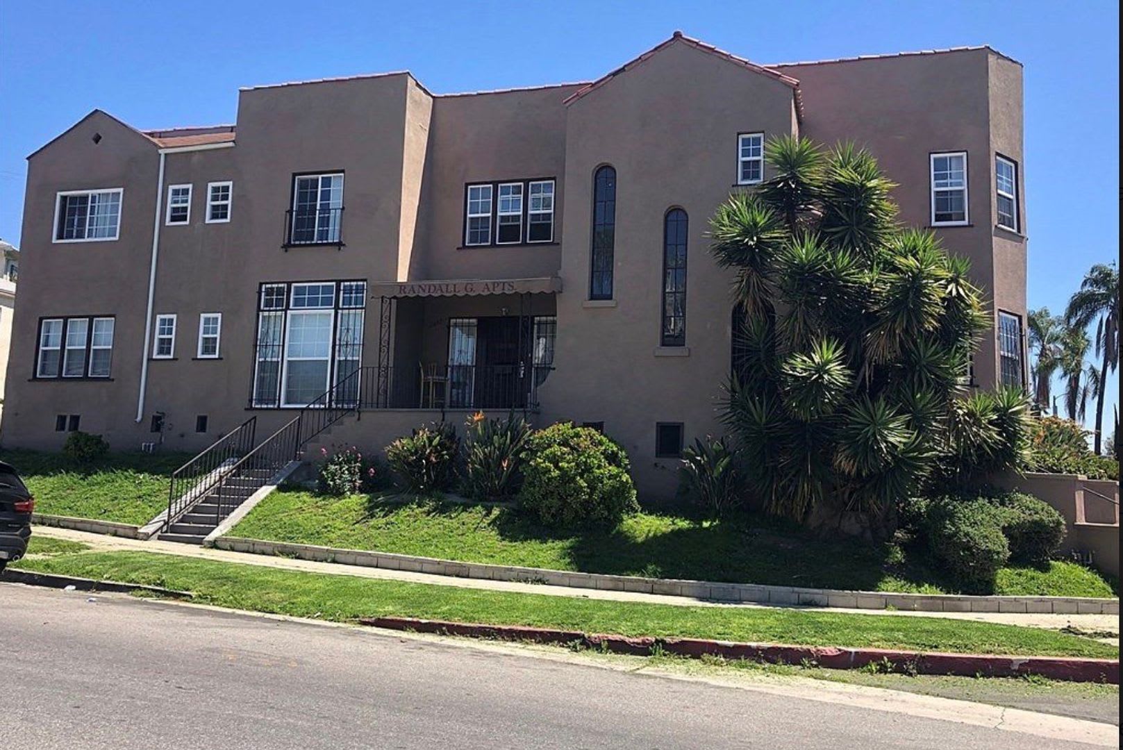 Mid City Top Floor 2 Bedroom 1 Bath Gem – photo 1