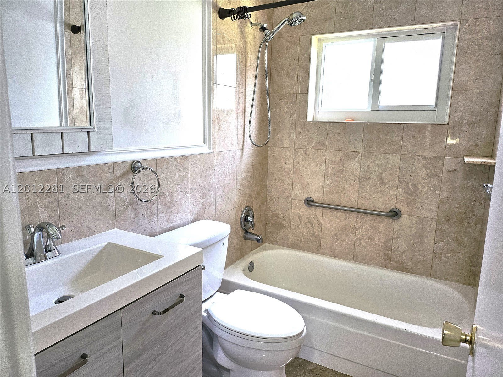 1040 NW 73rd Ter – photo 4