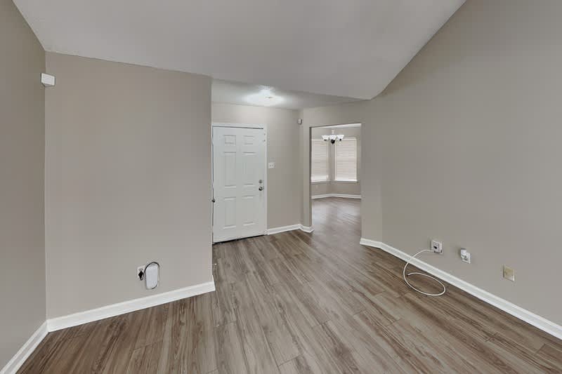 1633 Dexter Ln – photo 3