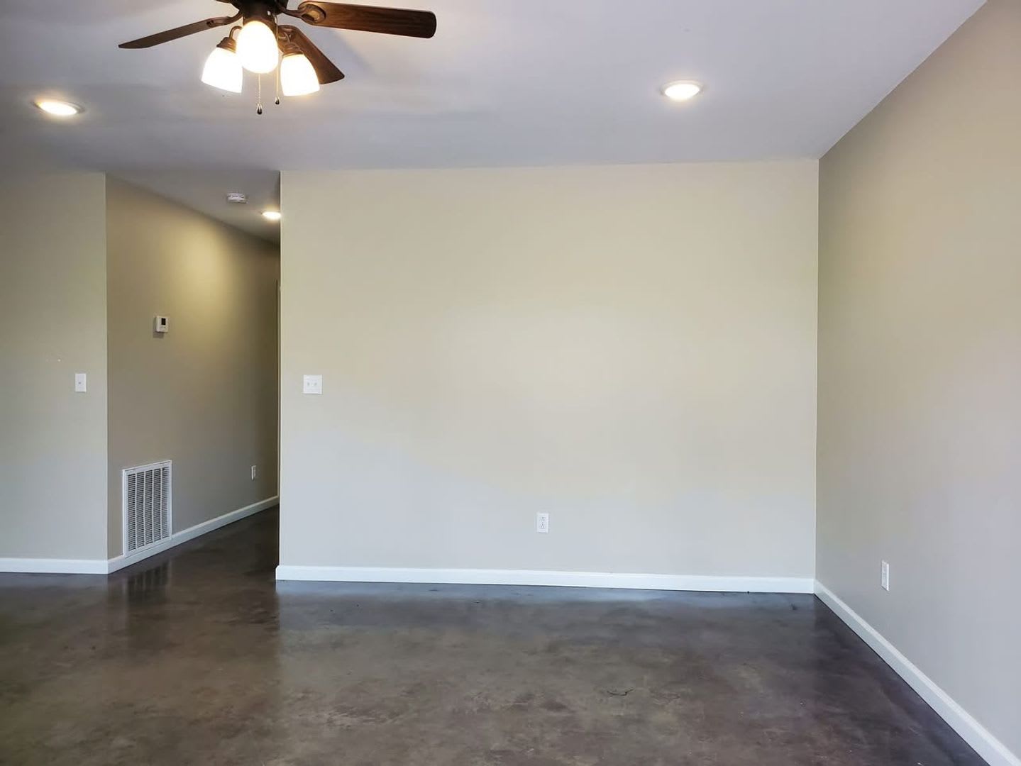 3 bedroom 1 bath House located in Jackson, MO – photo 3