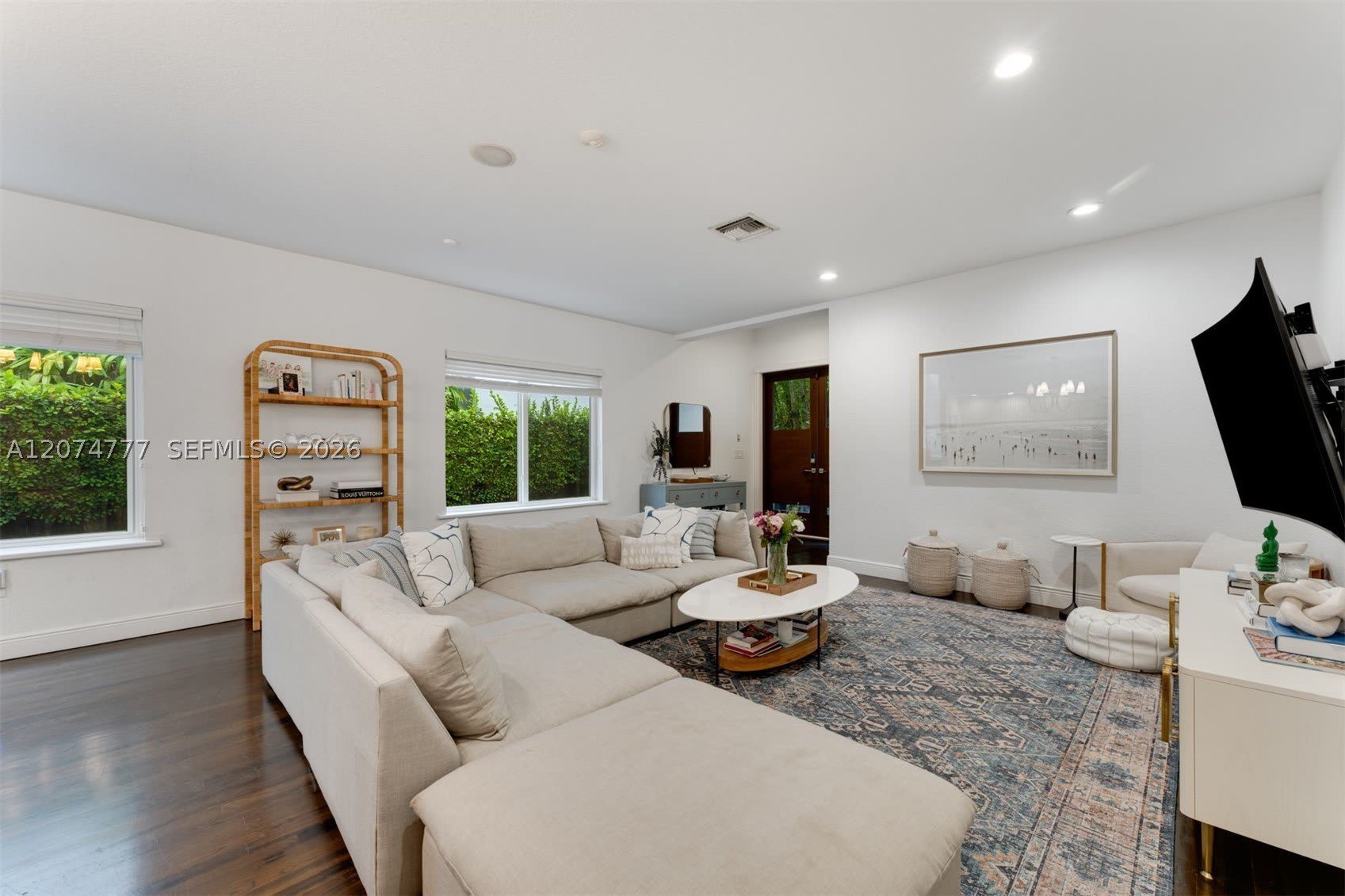 3068 Shipping Avenue – photo 4