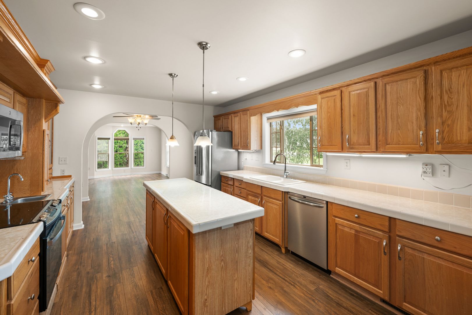 Milton Gem For Rent Spacious 3Br Home Pet Allowed Fireplace Sunroom Private Yard 2 495 00 Month – photo 5