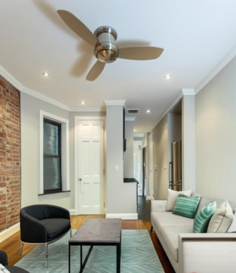 306 E 8th St – photo 1