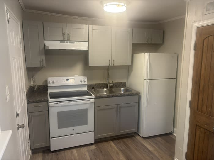 2407 Julia Avenue – photo 4