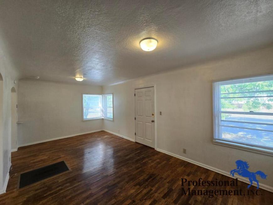 1215 8Th Street West – photo 2