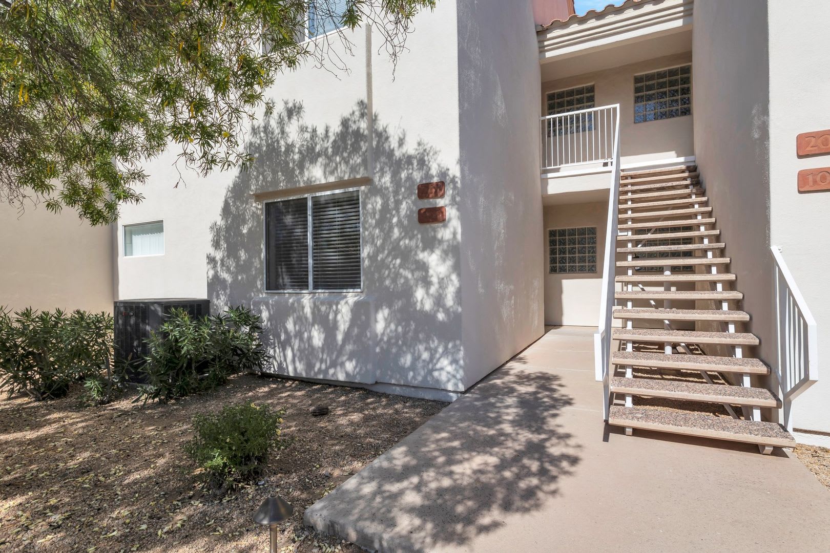 2 Bedroom Paradise Valley Gem with Private Patio & Fireplace – photo 5