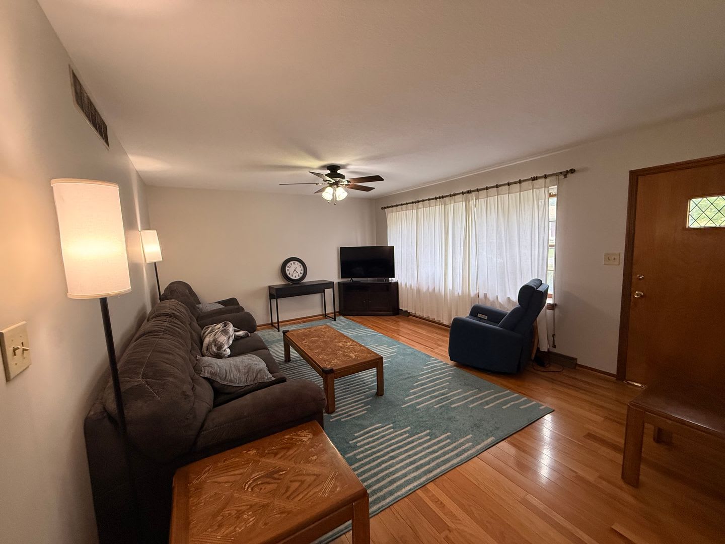 Very cool 4 Bed 3 Bath House – photo 4